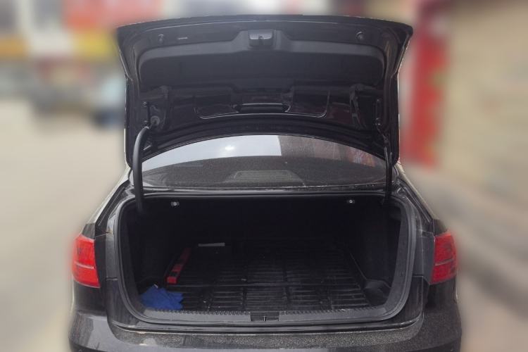 Used Volkswagen Sagitar 2015 1.6L Manual Comfort Model