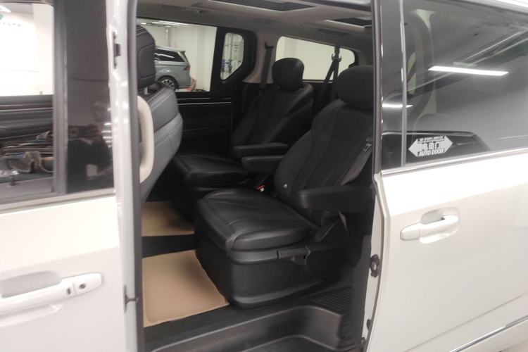 Used SAIC MAXUS G10 2025 MAX 2.0T Automatic Flagship Edition Gasoline 7-Seater Left Rear Seat