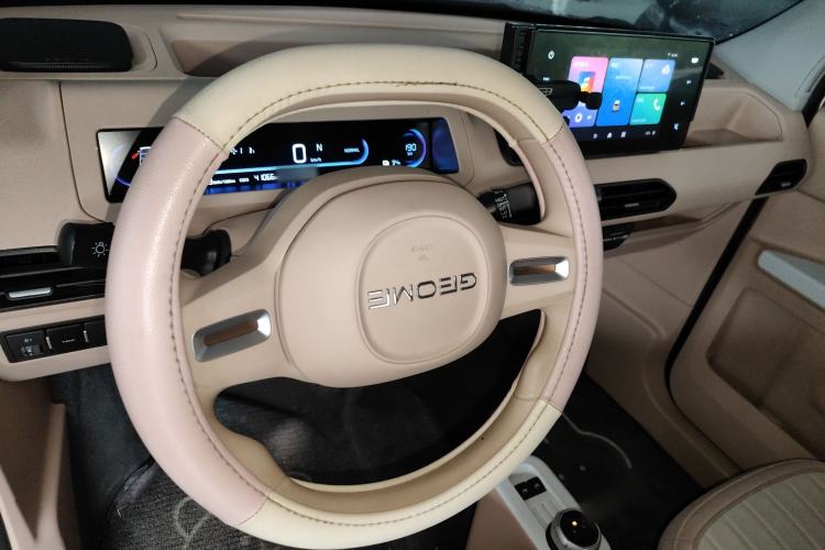 Used Geely Galaxy Panda 2023 Panda Mini 200km Endurance Bear
