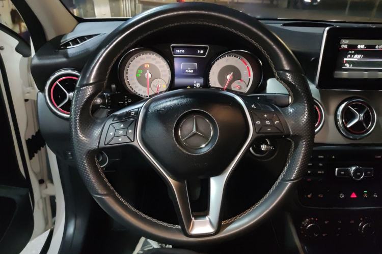 Used Mercedes-Benz GLA 2015 GLA 220 4MATIC Fashion Model
