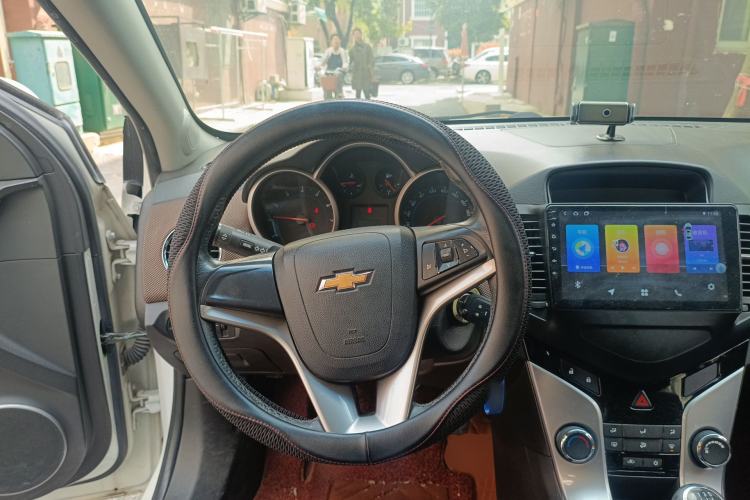 Used Chevrolet Cruze 2013 Hatchback 1.6L Manual Luxury Model Steering Wheel