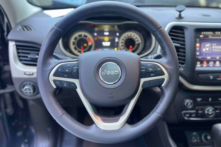 Used Jeep Cherokee 2016 2.0L Superior Edition