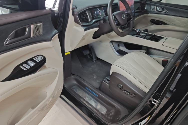 Used Denza D9 2024 DM-i 1050 Luxury Model