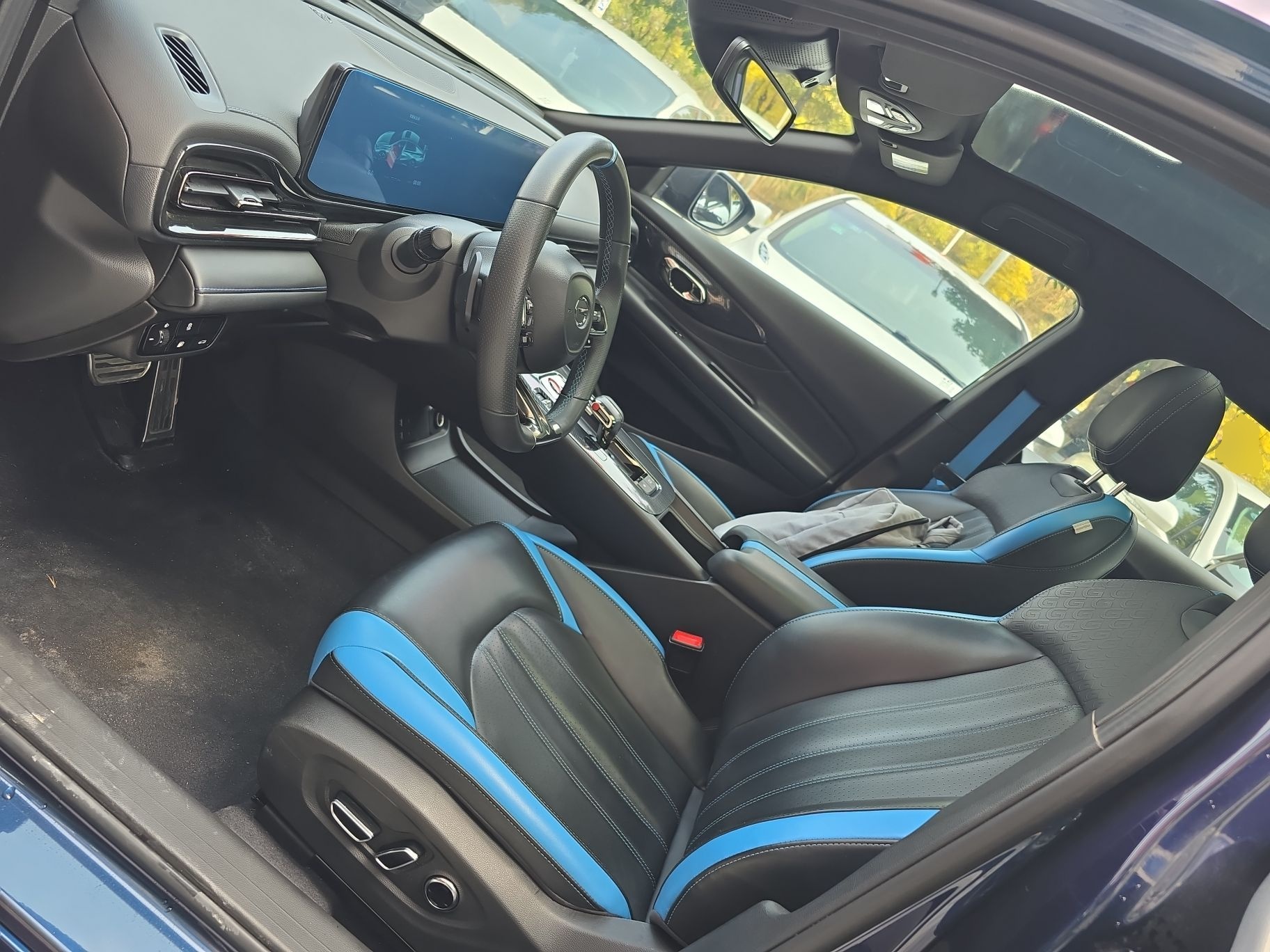 Переднее сиденье в автомобиле