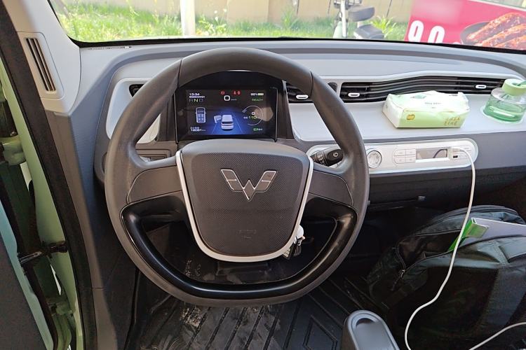 Used Wuling Hongguang MINIEV 2021 Macaron Fashion Model Lithium Iron Phosphate Steering Wheel