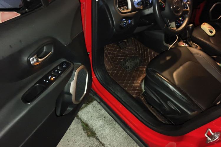 Used Jeep Renegade 2018 Connected Large Screen Version 180T Automatic Smart Version Driver Seat