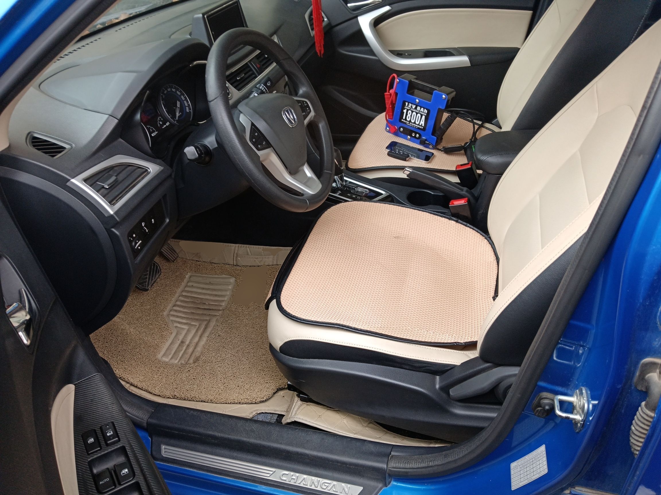 Переднее сиденье в автомобиле