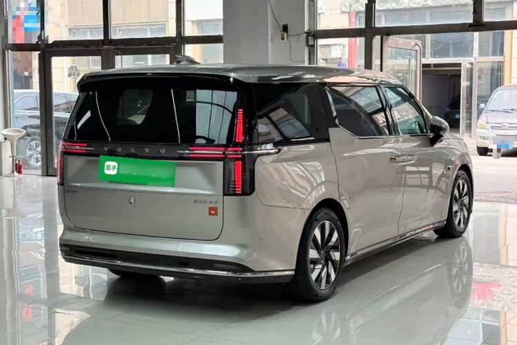 Used Volvo EM90 2025 Ultra Six-Seater