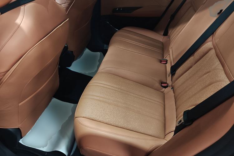 Used Deepal S07 2025 215Max Huawei Qiankun Intelligent Driving ADS SE Range-Extended Version Left Rear Seat