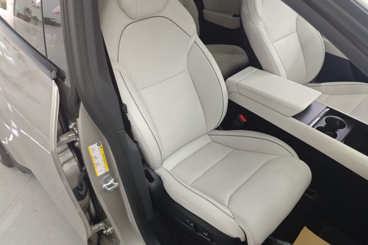 Used Tesla Model Y L 2025 Model Long-Range All-Wheel-Drive Version