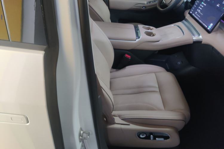 Used XPeng X9 2025 740 Ultra-Long Range Max
