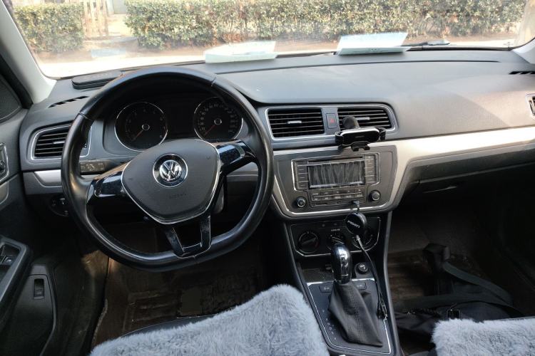 Used Volkswagen Lavida 2015 1.6L Automatic Comfort Edition
