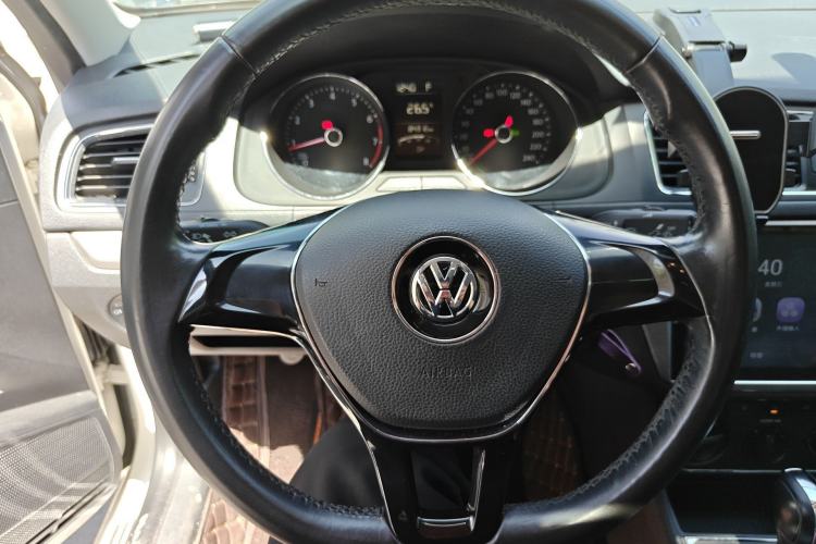 Used Volkswagen Lavida 2015 1.6L Automatic Comfort Edition Steering Wheel