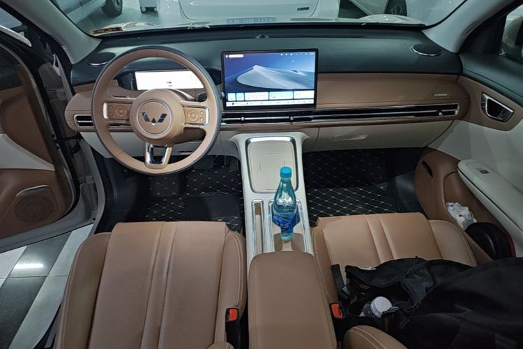 Used Wuling Bingo S 2025 Model 325km Deluxe Edition Center Console