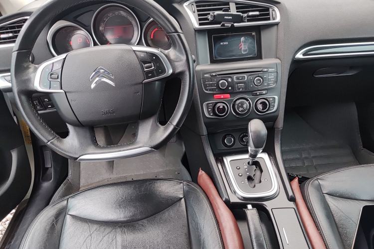Used Citroen C4L 2013 1.6 THP Automatic Impression Edition Center Console