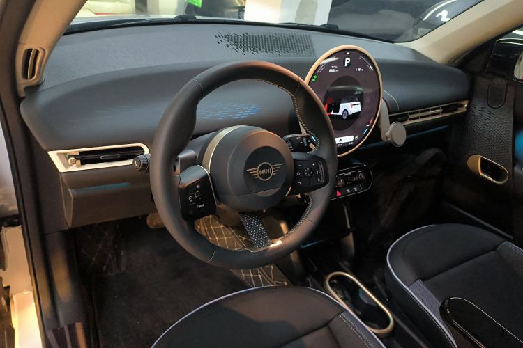 Used MINI Electric MINI COOPER 2025 456km COOPER E Classic Style
