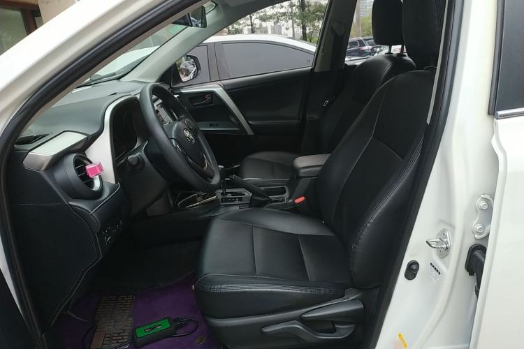 Used Toyota RAV4 2016 2.0L CVT Two-Wheel Drive Fashion Edition China V Standard