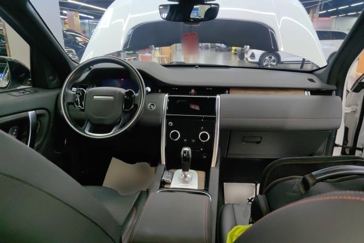 Used Land Rover Discovery Sport 2020 249 PS R-Dynamic Performance Edition Center Console