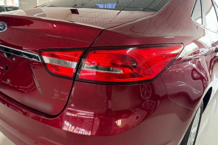 Used Ford Escort 2015 1.5L Automatic Fashion Model