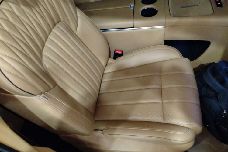 Used VOYAH Dream 2025 EV Four-Wheel Drive Flagship Kunpeng Edition
