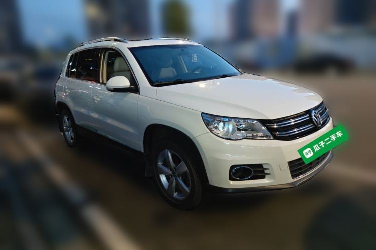 Used Volkswagen Tiguan 2010 1.8TSI Automatic All-Wheel-Drive Elite Edition Front Right 45 Deg