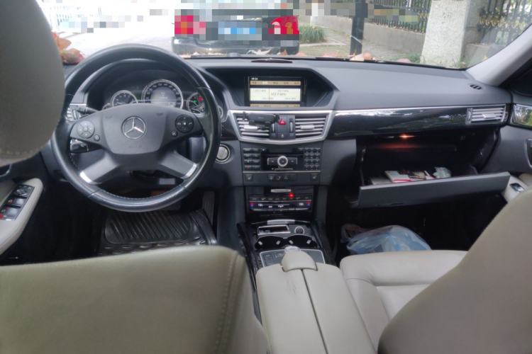 Used Mercedes-Benz E-Class 2009 E 300 Fashion Model Center Console