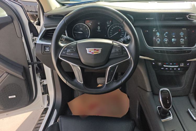 Used Cadillac XT5 2018 28T Four-Wheel Drive Luxury Model Steering Wheel