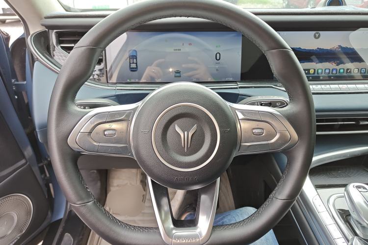 Used VOYAH FREE 2021 Four-Wheel Drive Standard All-Electric Exclusive Luxury Package