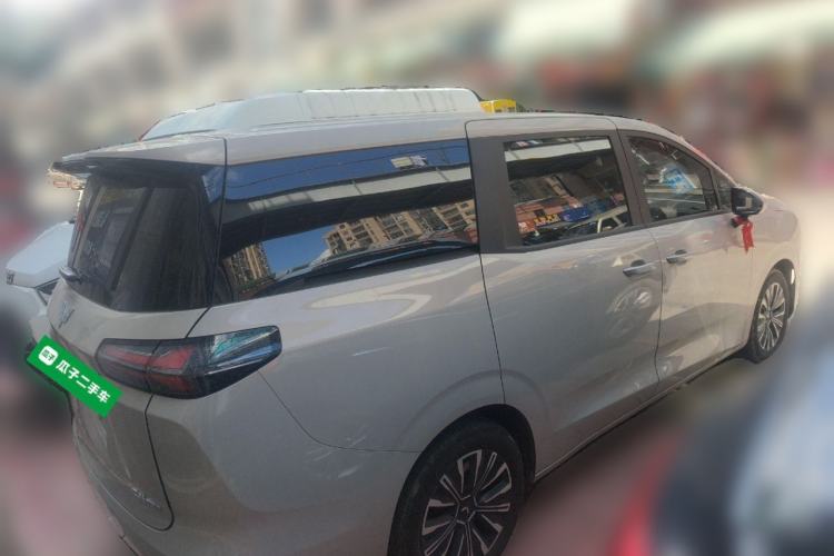 Used Wuling Starlight 730 2025 Model Pure Electric 500km Luxury Edition
