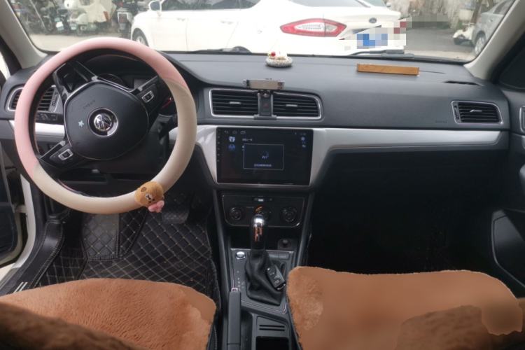 Used Volkswagen Gran Lavida 2017 180TSI DSG Comfort Edition Center Console