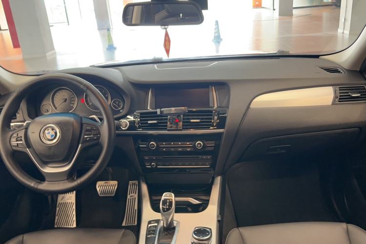 Used BMW X4 2014 xDrive28i Leading Model Interior 4