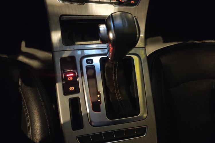 Used Hanteng X5 2018 1.5T CVT Elite Edition Gear Lever