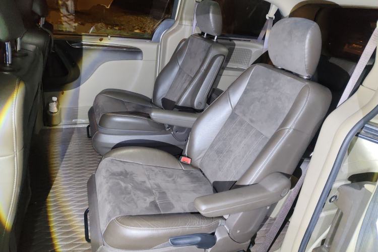 Used Chrysler Grand Voyager 2013 3.6L Luxury Edition
