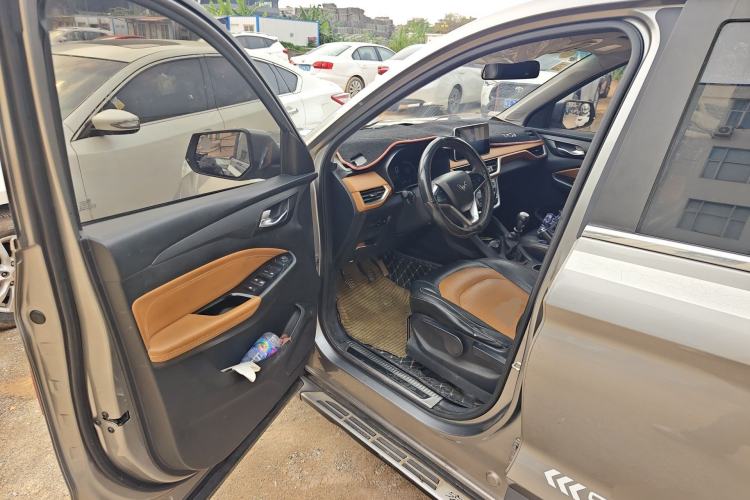 Used Wuling Hongguang S3 2018 1.5L Manual Luxury Model China V Standard Driver Seat