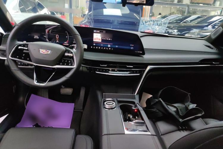 Used Cadillac CT6 2023 28T Luxury Version Center Console