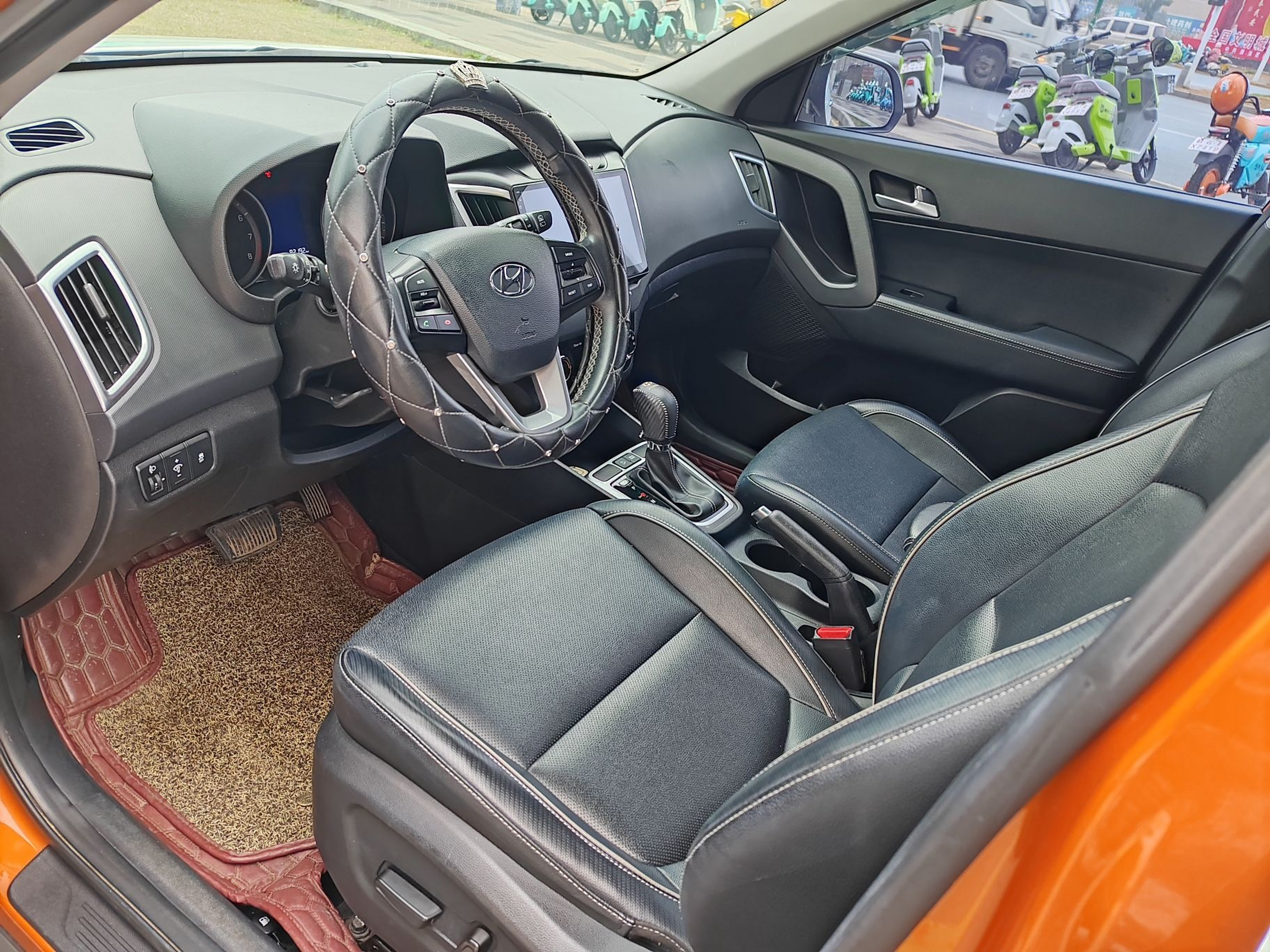 Переднее сиденье в автомобиле