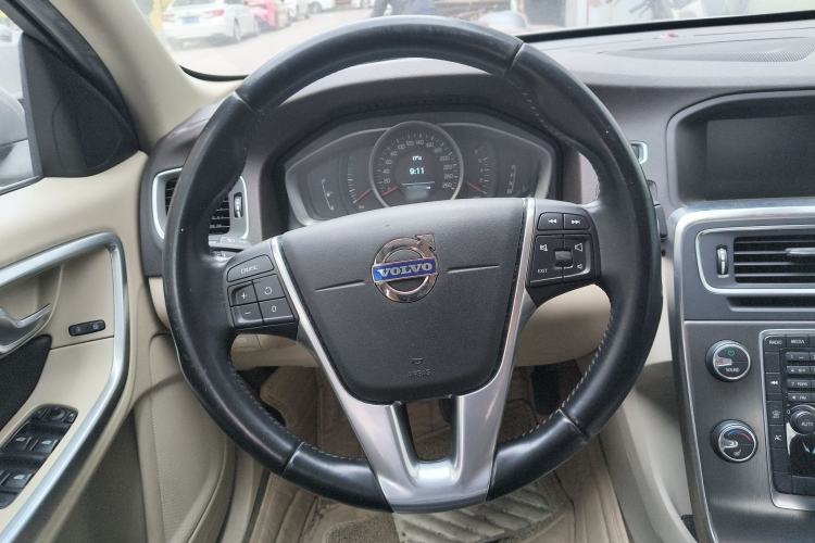 Used Volvo S60 2014 S60L 2.0T Zhiyuan Edition
