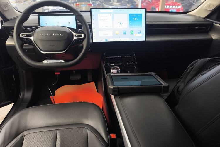 Used Wuling Xingguang 2024 Co-Creation Edition 150 Flagship Model Center Console