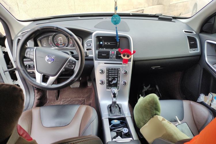 Used Volvo XC60 2017 T5 AWD Smart Range Edition Center Console