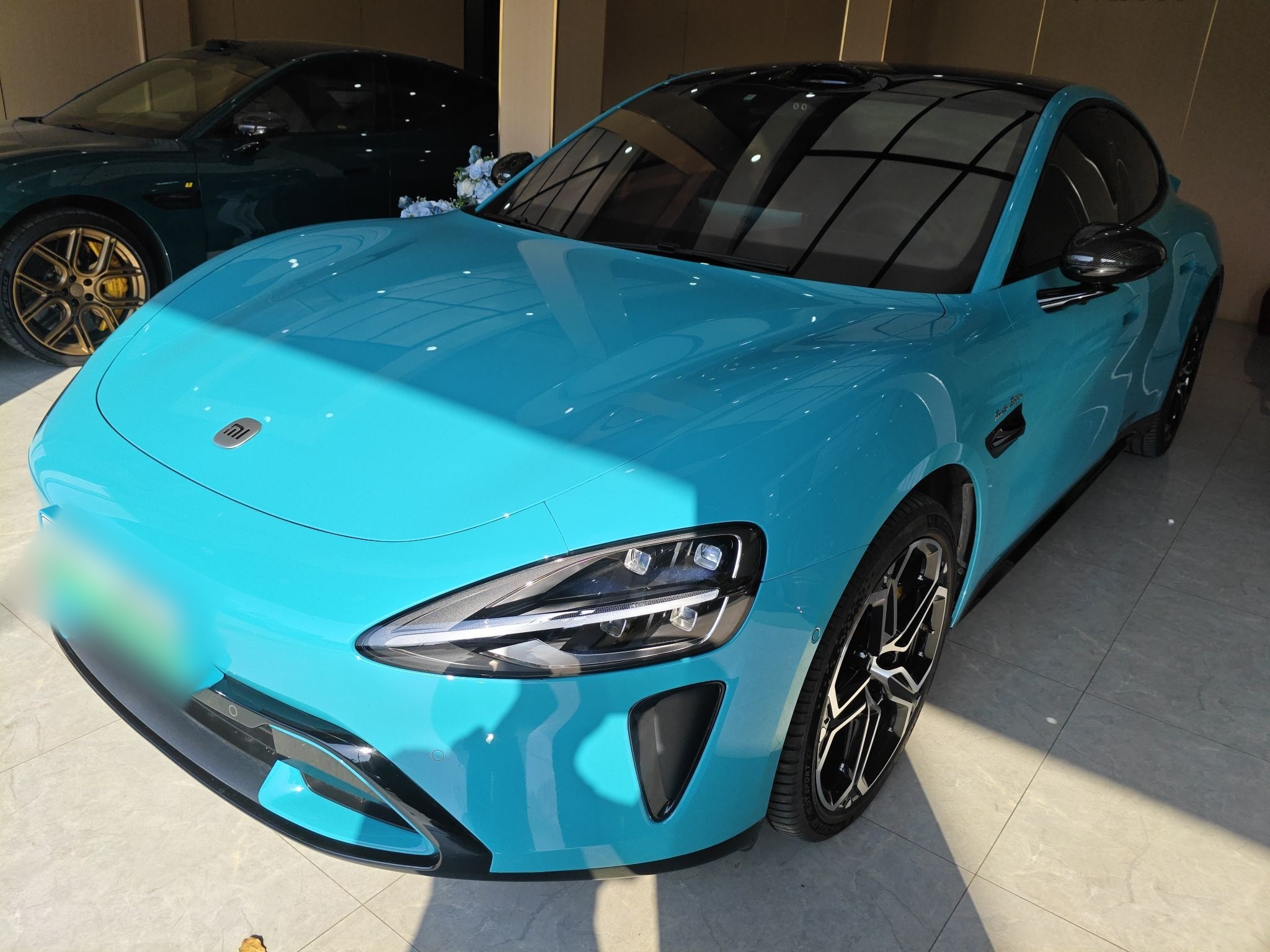 Под передней частью автомобиля