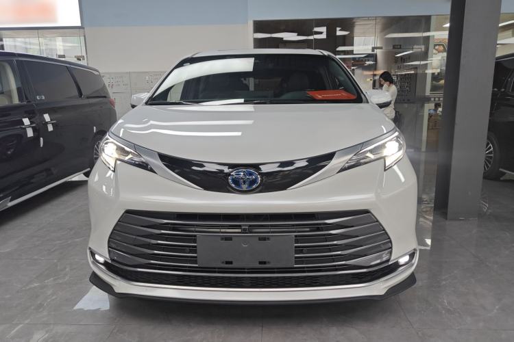 Used Toyota SIENNA 2023 2.5L Hybrid Deluxe Edition
