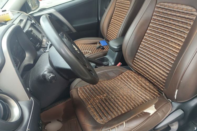 Used Toyota RAV4 2016 2.0L CVT Two-Wheel Drive Fashion Edition China V Standard
