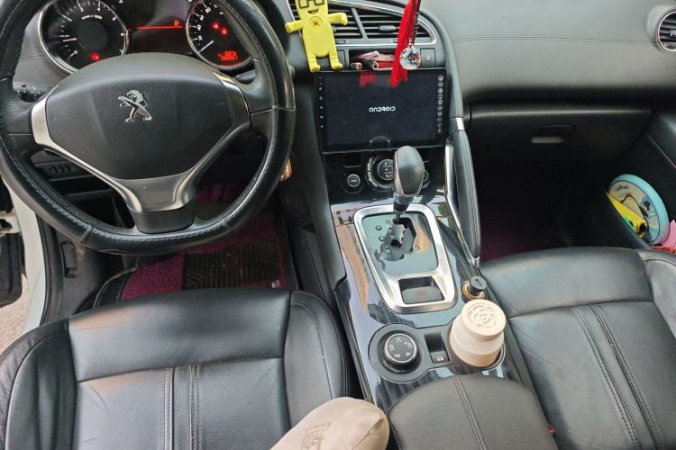 Used Peugeot 3008 2015 1.6THP Automatic Trend Edition Center Console