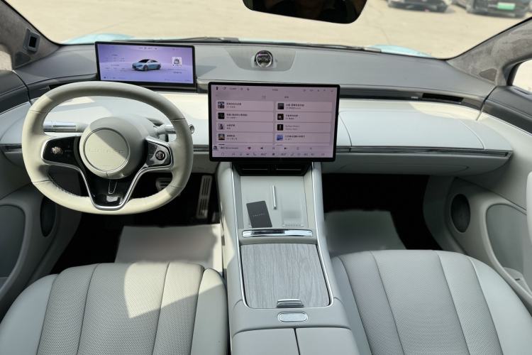 Used Hima Luxeed S7 2025 855 km Max Interior 3