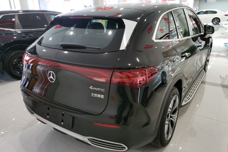 Used Mercedes-Benz EQE SUV 2024 500 4MATIC Pioneer Edition Rear Right 45 Deg