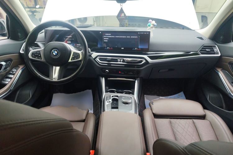 Used BMW i3 2023 eDrive 40 L Midnight Sports Package Center Console