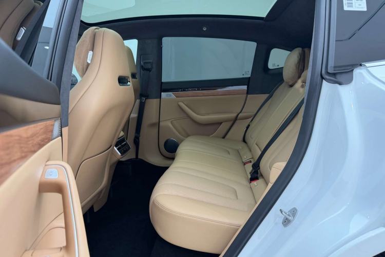 Used Hima Luxeed R7 2025 Range-Extended Version 251 km Max Interior 3