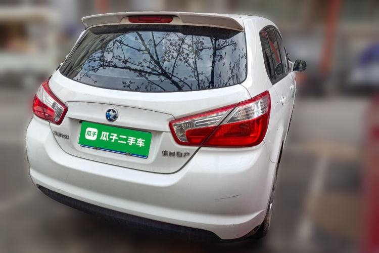 Used Venucia R50 2015 1.6L Automatic Fashion Edition
