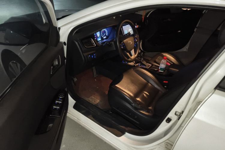 Used Hyundai Mistra 2014 1.8L Automatic Deluxe DLX Model Driver Seat