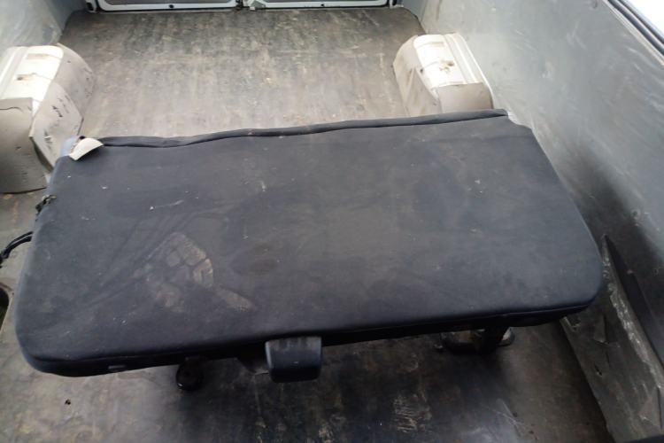 Used Iveco Daily 2023 2.5T A35M1 Short Wheelbase Low-Roof Single-Tire Side-Sliding Door 5-9 Seater Left Rear Seat